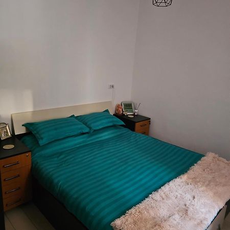 Luxury 1 Bedroom Apartment Roşu Esterno foto